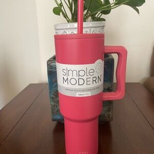 Simple Modern Hibiscus Trek 40 oz